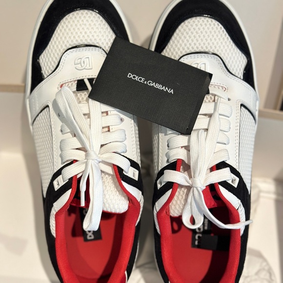New with tag and box Dolce and Gabbana sneaker 10.5 US( 43.5 EU). New Roma.
